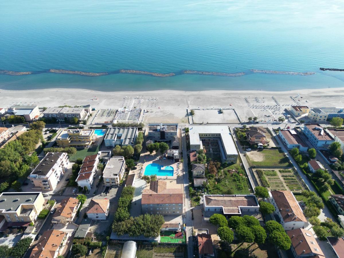 Color Perla Village Bellaria-Igea Marina Bagian luar foto