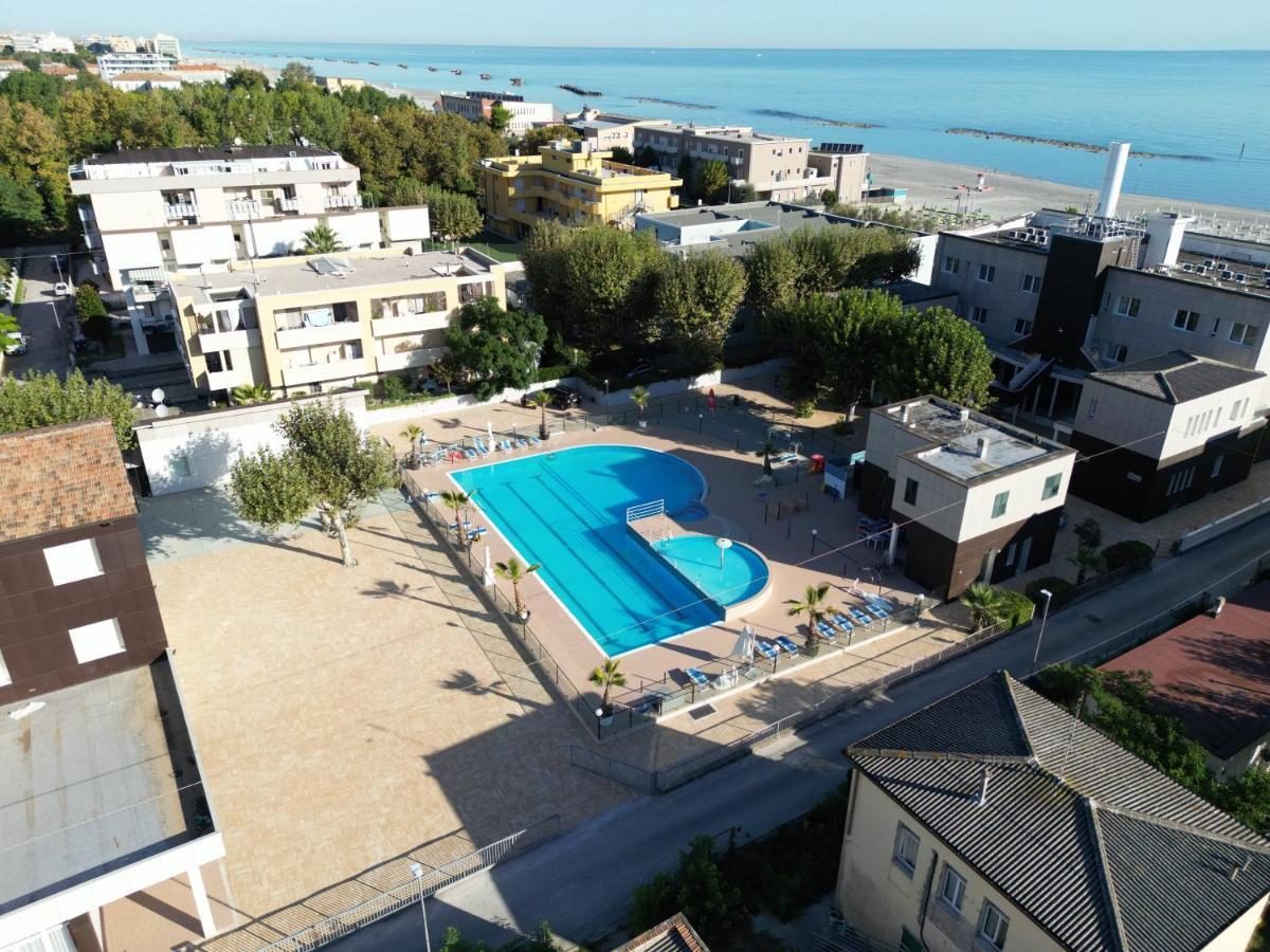 Color Perla Village Bellaria-Igea Marina Bagian luar foto